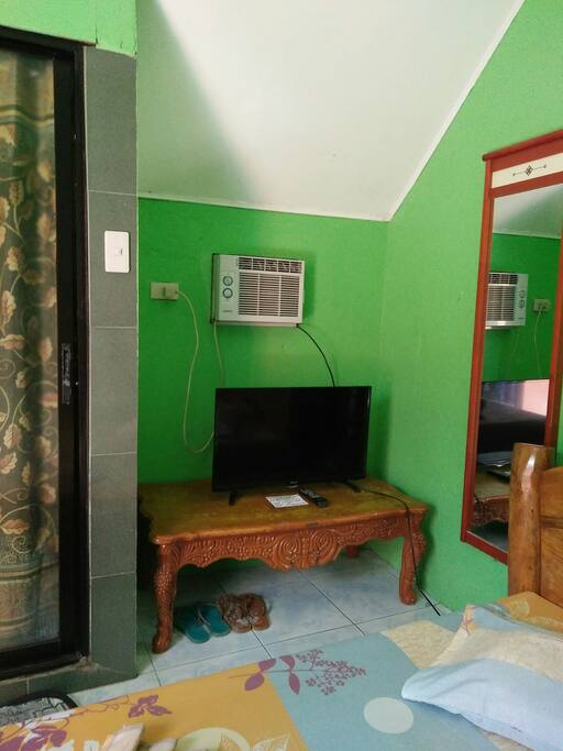 flatscreen tv, usb ready if you have movies saved on your USB