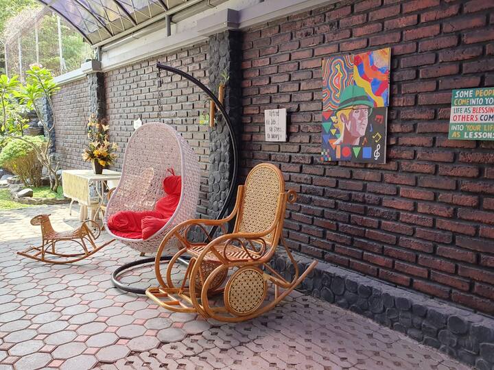 Astoria Family Guest House Bandung - Villas for Rent in Bandung 