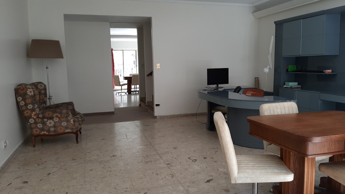 Studio en Villa Urquiza frente a la estación Drago