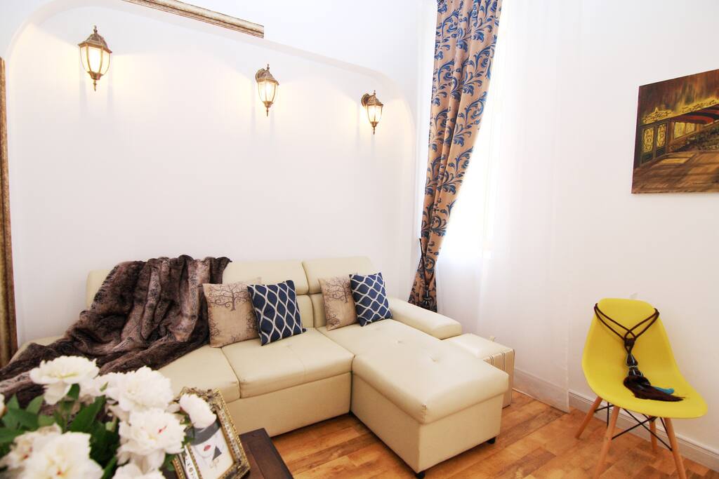 Extensible leather sofa in living room.