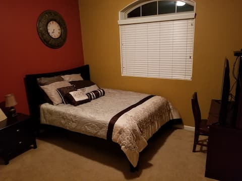 Beautiful 4000sq home with private bedroom/bath.