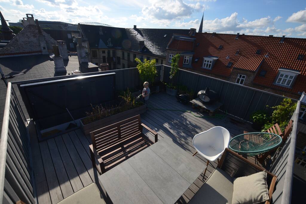 Lounge and grill area.