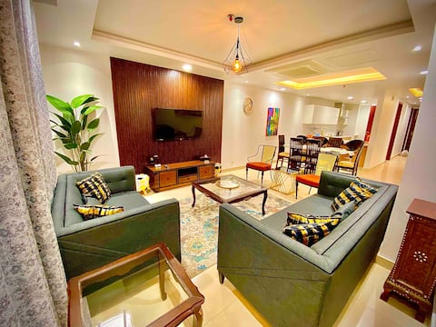 10th Floor w/  Balcony in Gold Crest Mall, DHA
