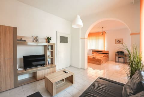 Successful Airbnb property: 70 m2 Nice Apartment w/Workspace + Kitchen + AC in Подуяне