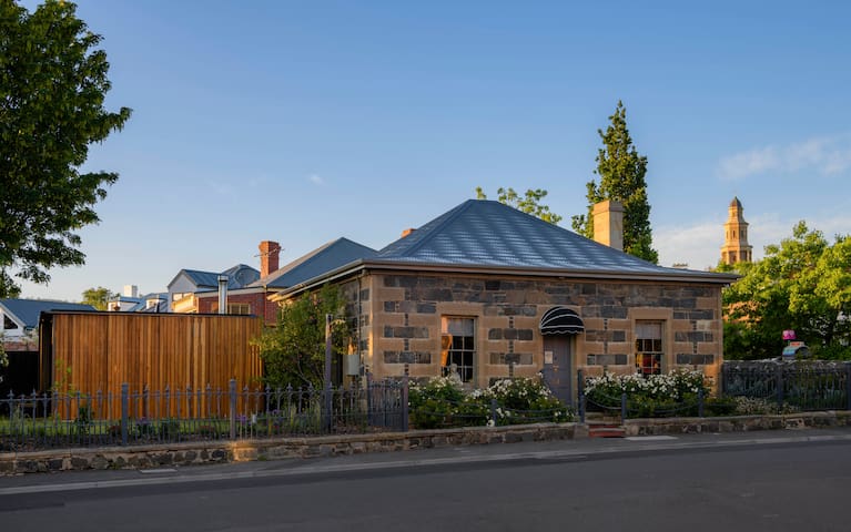 Fusilier Cottage – a luxury boutique accommodation