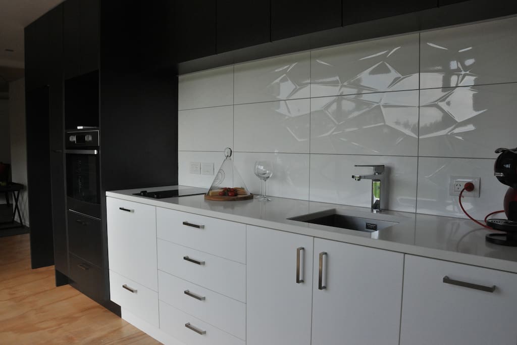 Stunning Fully Equipped Kitchen