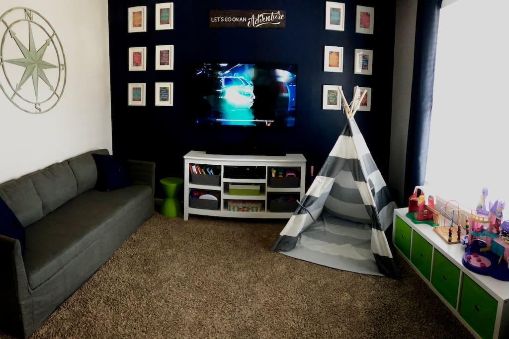Den / Play Room