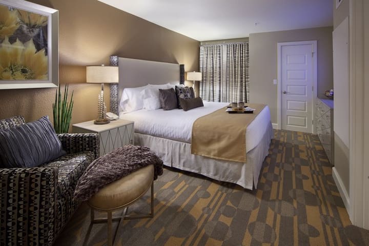 Las Vegas Getaway ~ Formula1~next door to Sphere gallery image 5