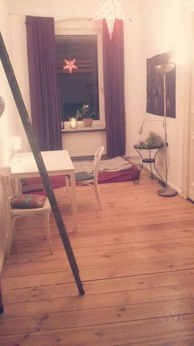 Unser Wohnzimmer (sieht fast so aus wie das zu vermietende Zimmer)