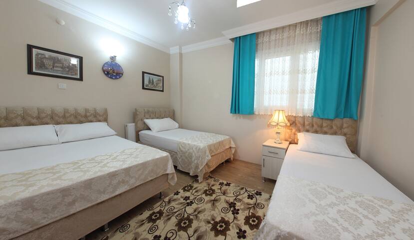 Ground Floor Flat for 12 Pax in the BlueMosq Area! gallery image 5