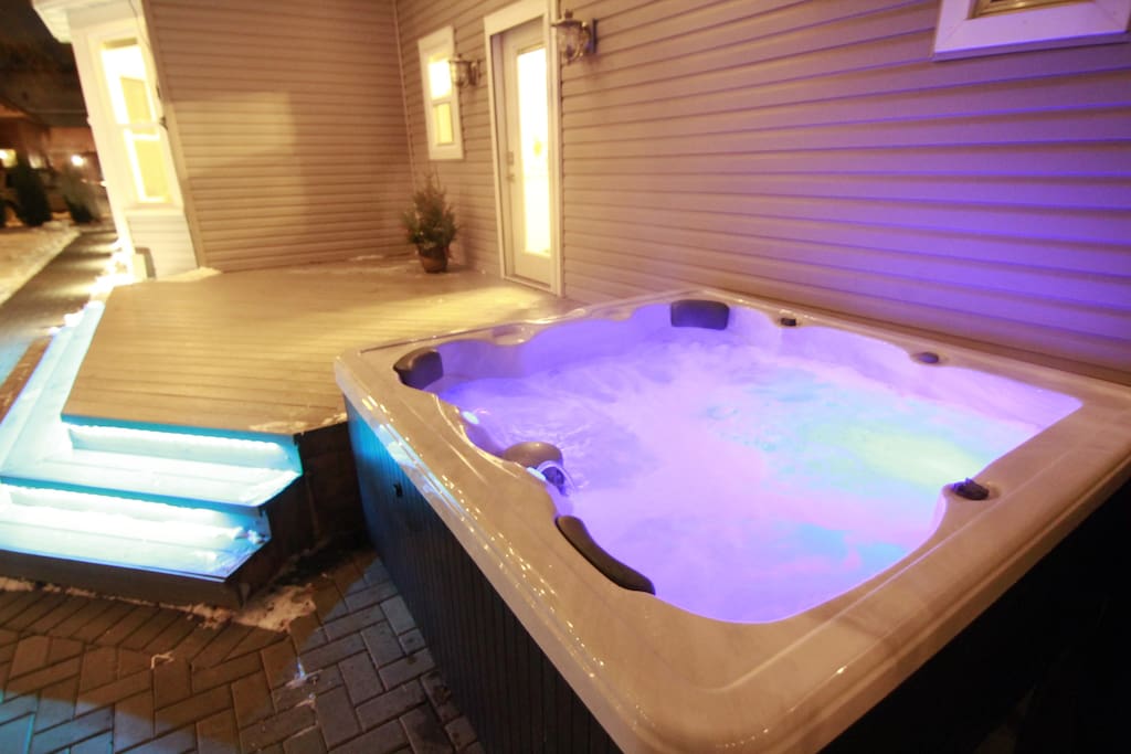 4 person Hot Tub right off Kitchen/Bathroom