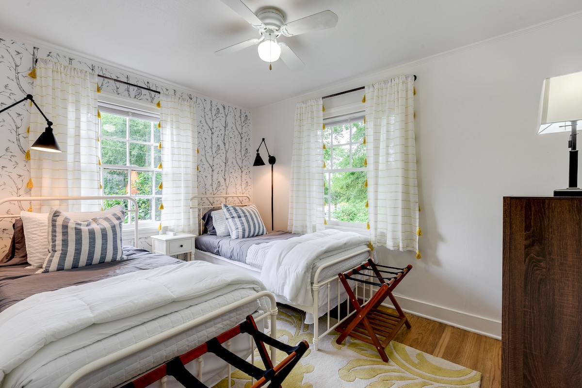 Спалня #2 с близнаци