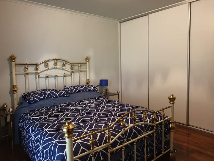 Lambs lool underlay ,pendë poshtë jorgan dhe të ndërtuar me rroba 