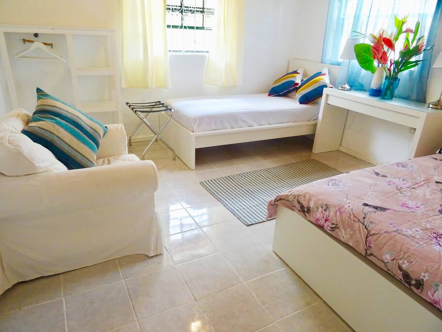 bedroom 2, 1 double bed, 1 single bed