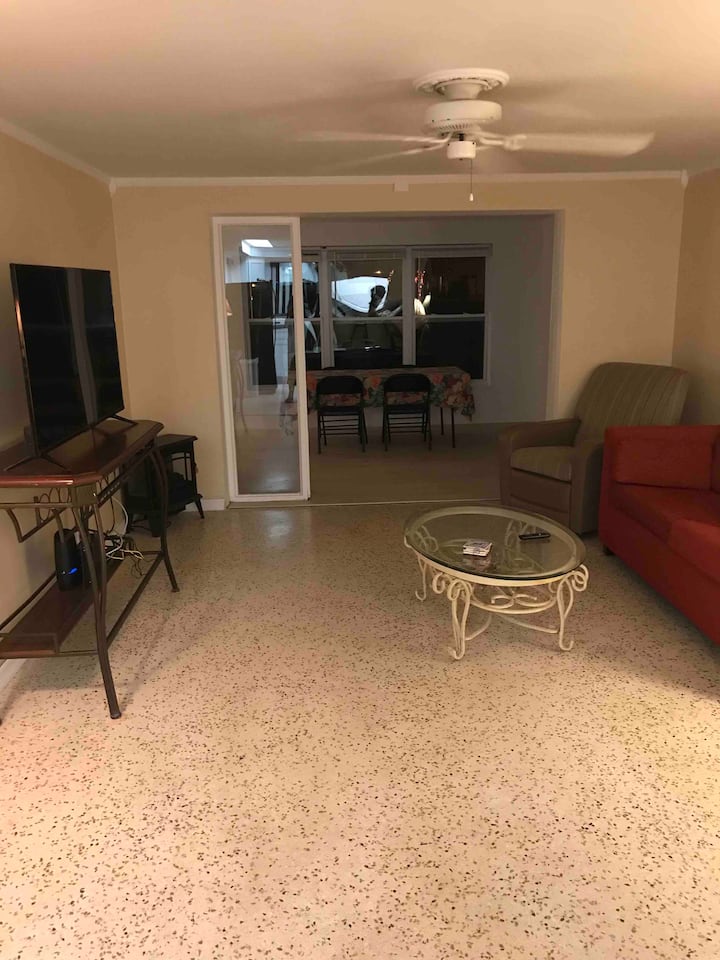 Sala con sofá cama
