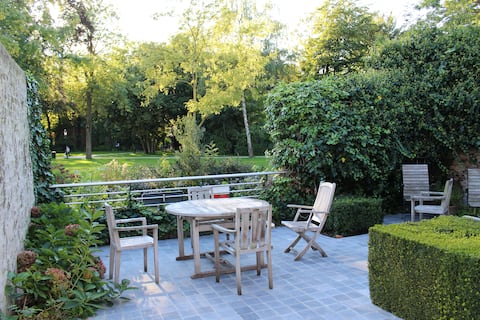 Popular Airbnb listing: Green and quiet in middle of historic town!! in West Vlaanderen