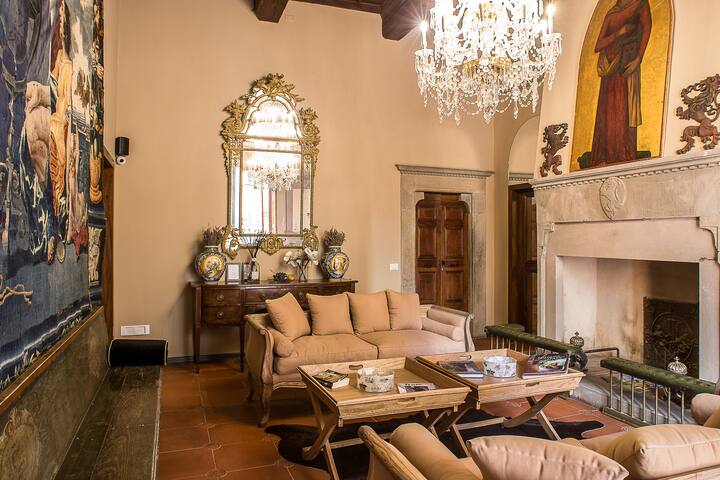 Large Luxury Palazzo by Uffizi with butler gallery image 4