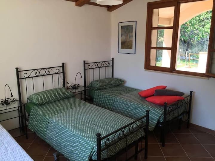 Chumba cha Watu Watatu