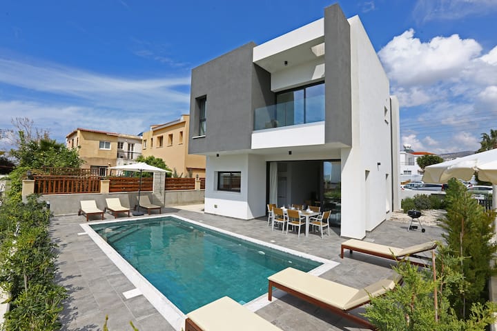 Cyprus Villa Holidays Coral Bay
