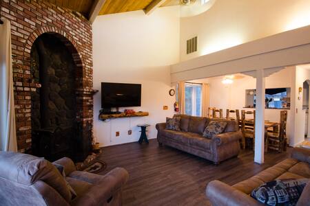 Sanitary, Clean Sleeps 8, pets ok spa, fenced yard