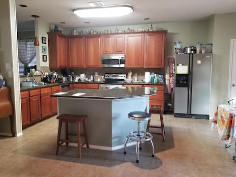 3 Bedrms 9 guests max - two Private Bathrooms