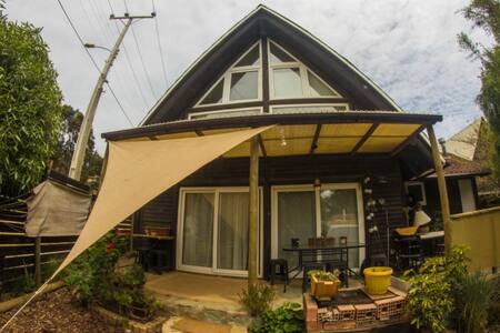 Chalet dos pisos confortable con hoteleria B&B