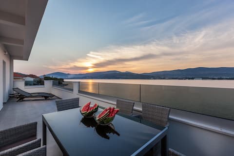 Luxury Villa ARIA, Seafront for 21 people, Trogir