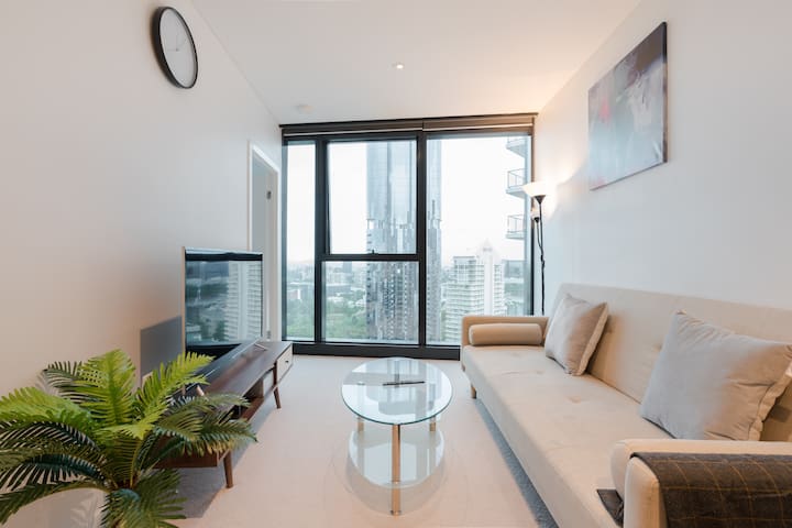Fancy River & Garden View 2 Bedroom CBD Apartment