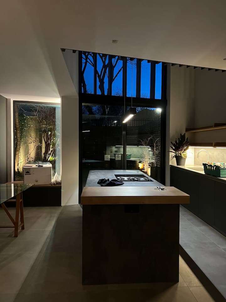 Stunning architectural home, sleeps 8, Dublin.
