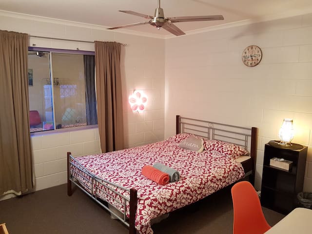 City life+beach+park+NBN: the best of many worlds