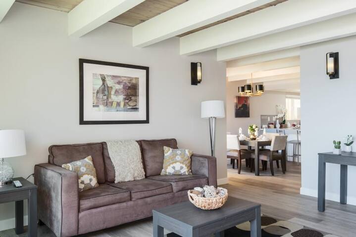 2 BR Condo, parking, steps from beach gallery image 4