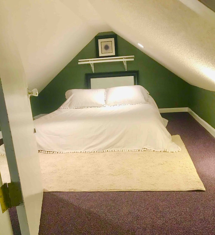 Secluded queen bed tucked away up in Hobbitland.