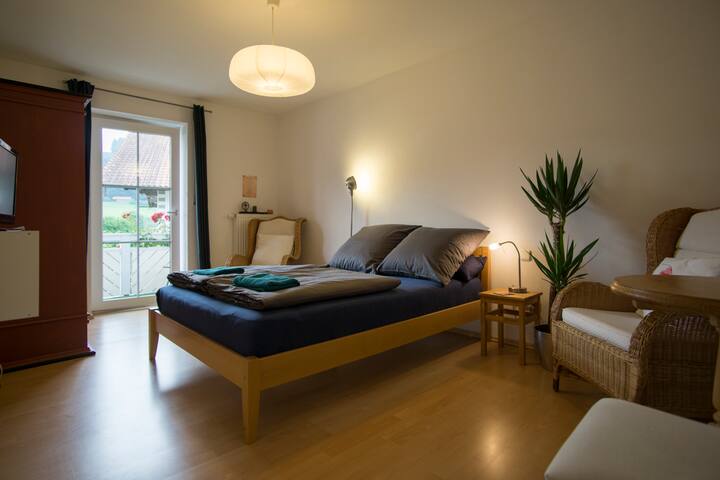 Ruhiges gemütliches Zimmer mit Balkon