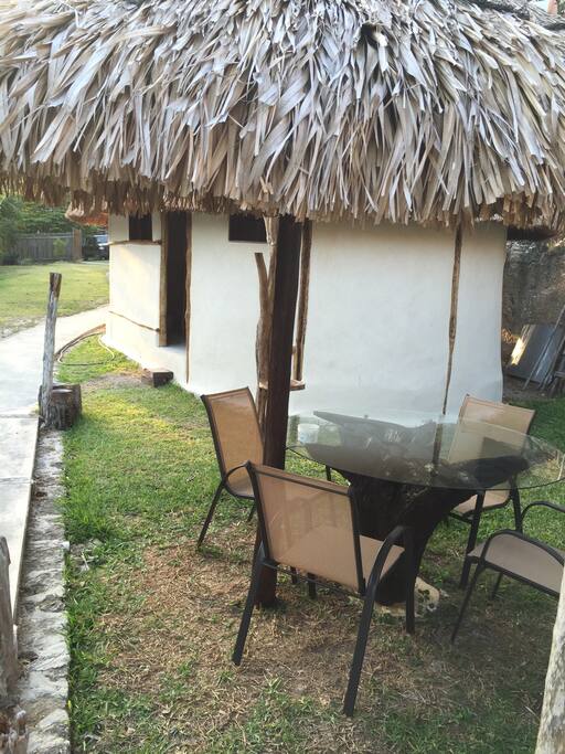 CABANE ET SA TERRASSE