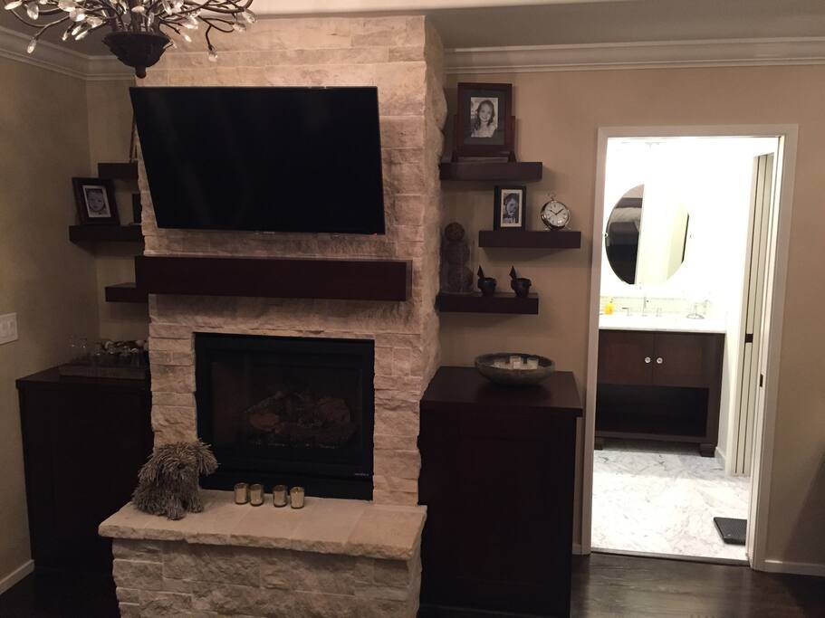 Master BR flat screen TV, gas fireplace
