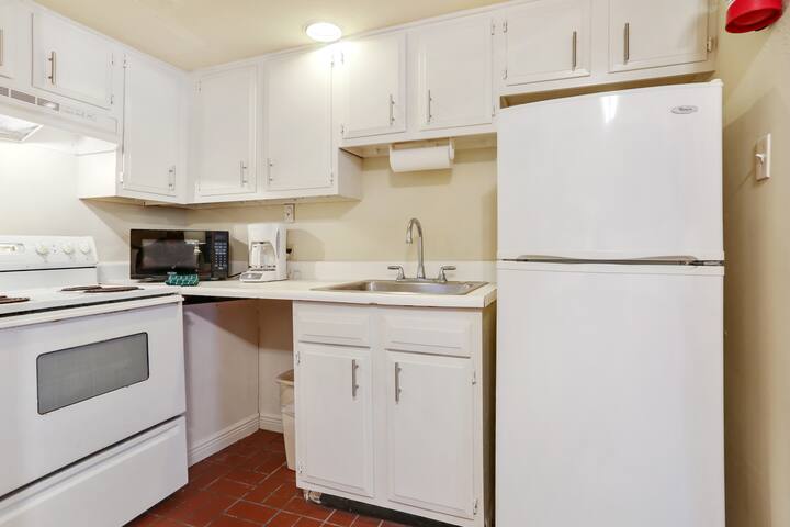 3BR Suite A with 5 beds and 2 baths gallery image 5