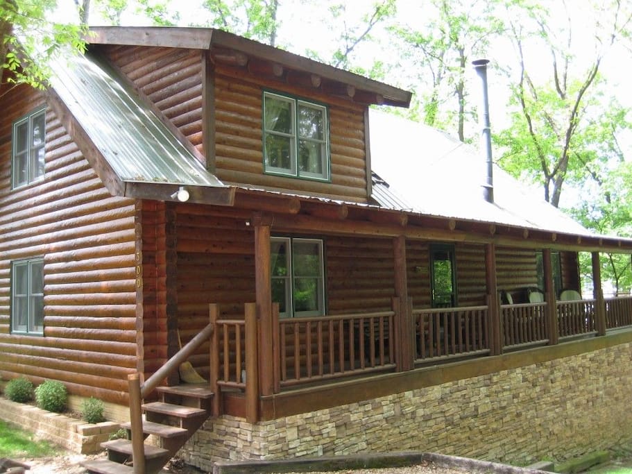 Log Haven Lodge (3000 sq. ft. log home) Cabins for Rent in Hollister