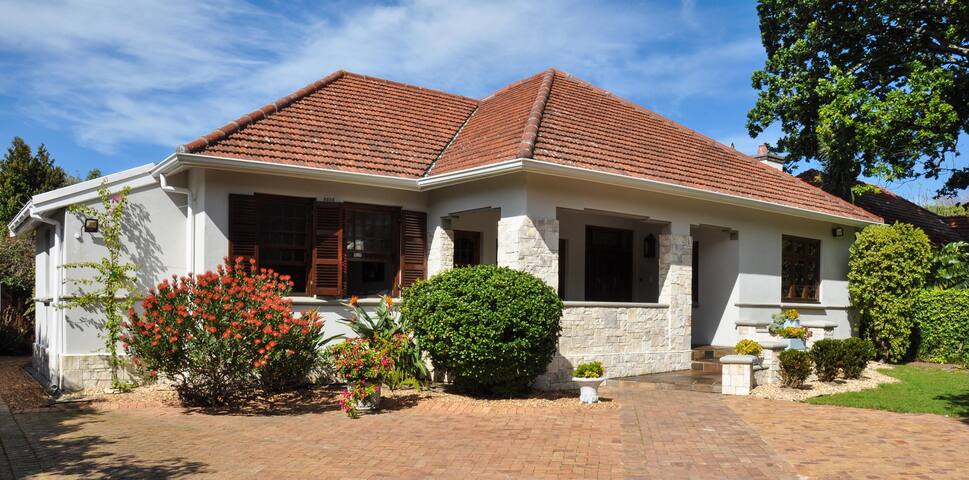 Family-Oriented Luxury Home: Pool, AC, Cleaning