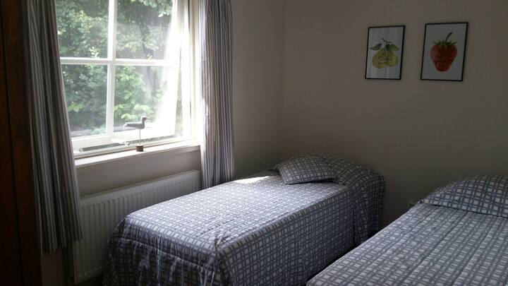 ห้องนอน 2 (Bedroom 2)