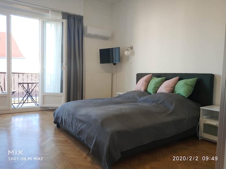 Ambienti i dhomës së gjumit