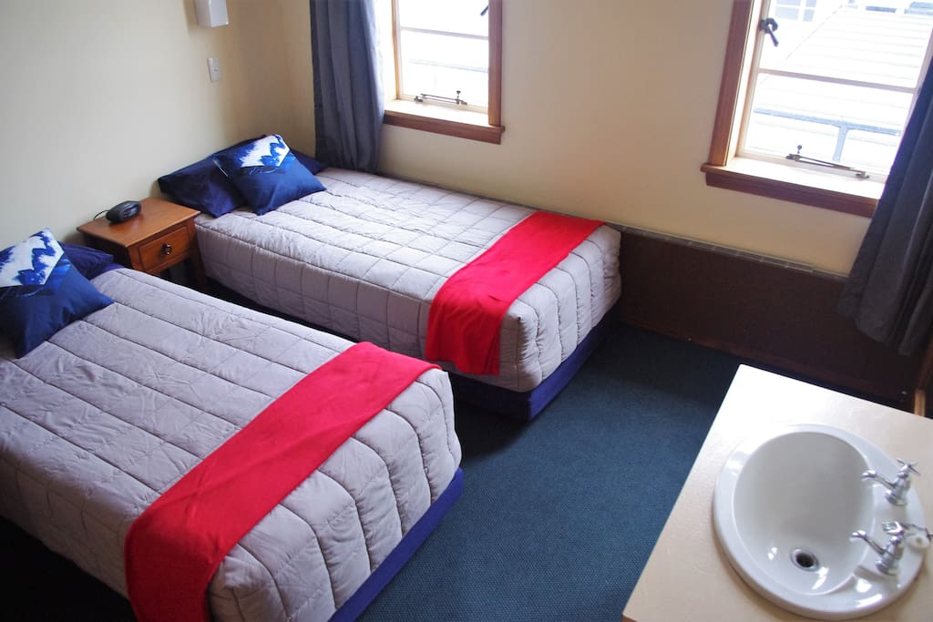 Room 20 twin beds