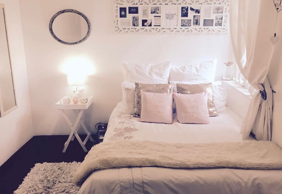 Bedroom nr.2 with a queen size bed, TV, playstation, partial seaview