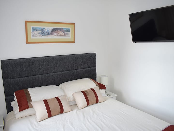 Dhomë gjumi 2 me smart TV