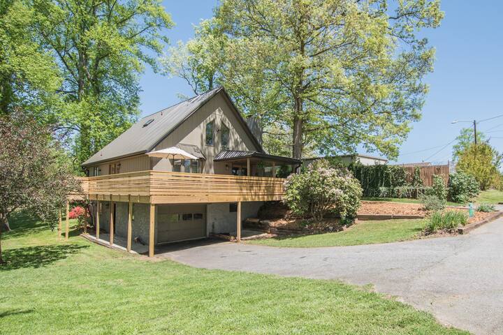 Mountain Chalet close to Biltmore gallery image 2