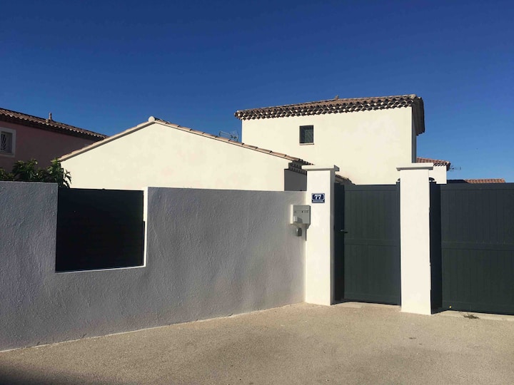 Comfortable studio with garden 5 min from the beaches