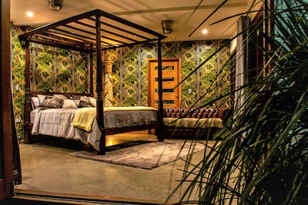 Botanic Retreat two streets from Cairns Esplanade