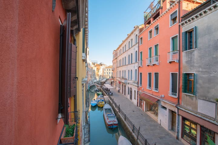Ca Nicola Luxury apart with terrace and canal view