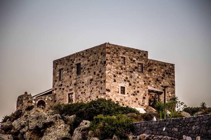 Meloi Pool Villa gallery image 3