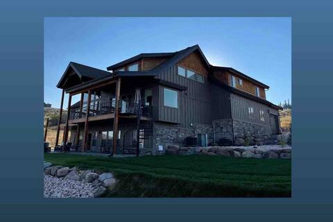 Bearadise! Luxury Cabin -Sleeps 30 w/ 3 king beds