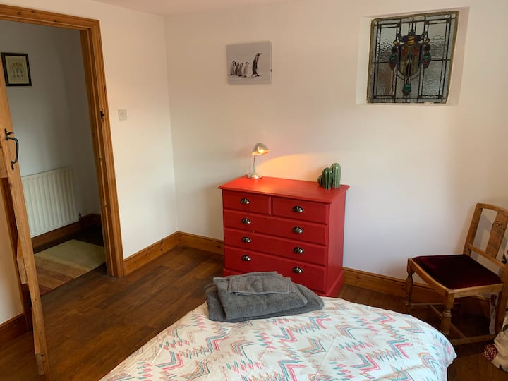 Single or Twin bedroom (downstairs)